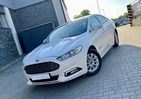 Ford Mondeo cena 51900 przebieg: 187000, rok produkcji 2018 z Stary Sącz małe 562